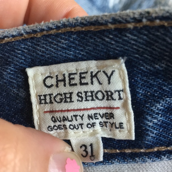 Levi’s Cheeky High-Rise Denim Shorts - Size 31 NWT - Picture 11 of 13